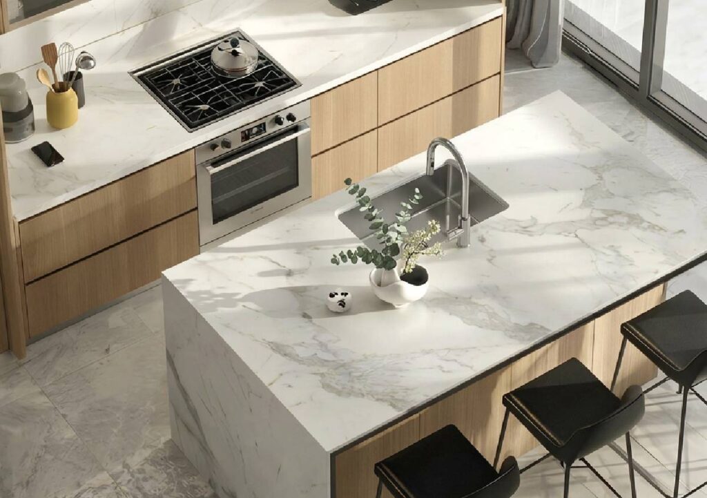 Top cucina effetto marmo e pietra: Iconic Compact tra estetica, resistenza e praticità