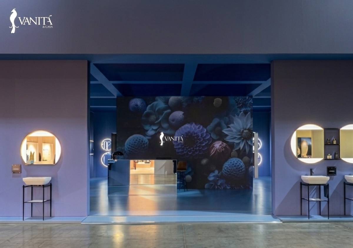 Specchio contenitore evoluto il concept di Vanità & Casa al Salone del Bagno Specchio contenitore evoluto il concept di Vanità & Casa al Salone del Bagno