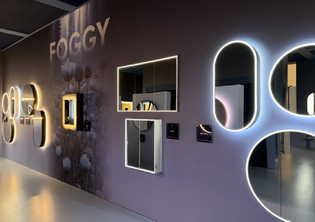 Specchio contenitore evoluto il concept di Vanità & Casa al Salone del Bagno Specchio contenitore evoluto il concept di Vanità & Casa al Salone del Bagno
