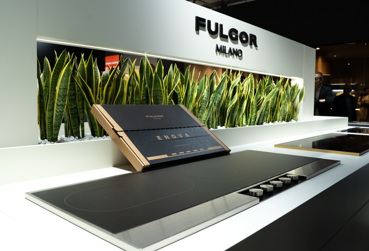 Enova: il piano a induzione personalizzabile con controllo a manopola Enova: il piano a induzione personalizzabile con controllo a manopola