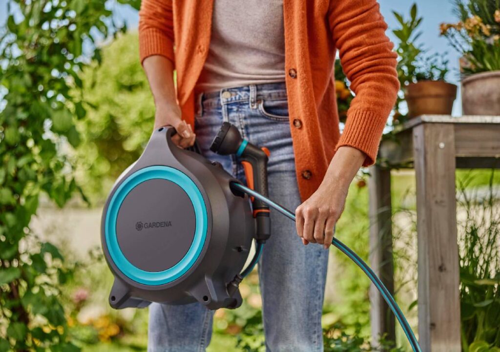 Avvolgitubo portatili GARDENA Move e MoveMatic per balconi, terrazze e piccoli giardini