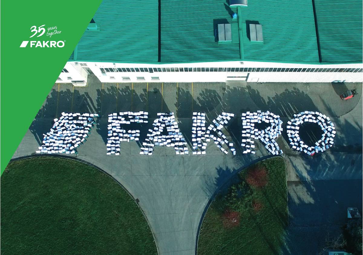 Finestre da tetto FAKRO 35 anni di innovazione nel mondo e 15 anni di presenza in Italia Finestre da tetto FAKRO 35 anni di innovazione nel mondo e 15 anni di presenza in Italia