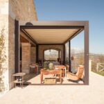 Pergole bioclimatiche e con telo Schüco per vivere l’outdoor tutto l’anno
