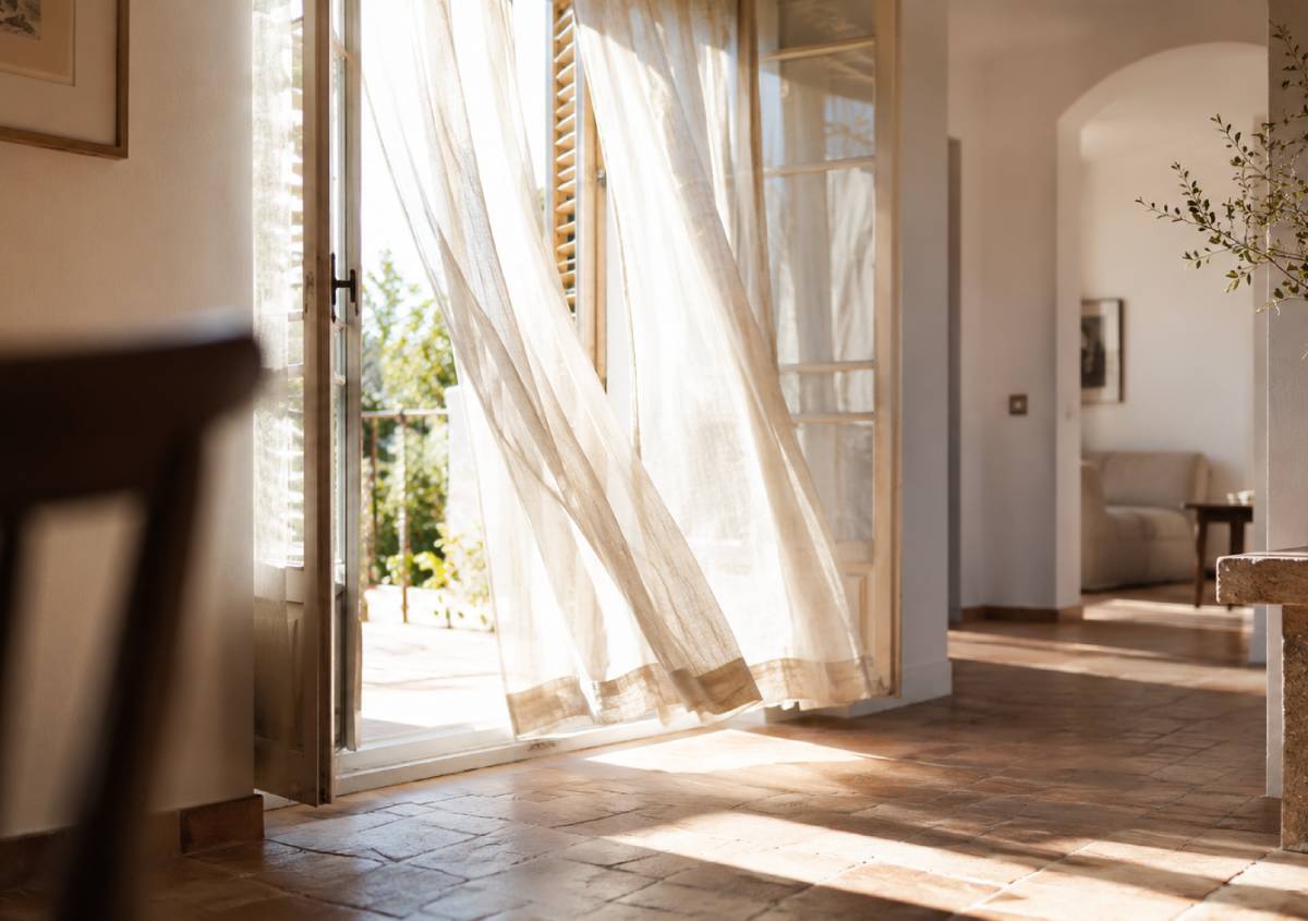 Come abbassare la temperatura in casa le tecniche di raffrescamento passivo per l'estate 2026 Come abbassare la temperatura in casa le tecniche di raffrescamento passivo per l'estate 2026