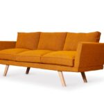 Divano Juri: legno massello, tessuti riciclati e comfort contemporaneo