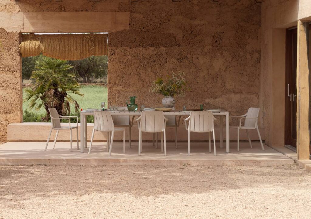 Tavolo da esterno: Tevere di Nardi unisce design, praticità e materiali riciclati