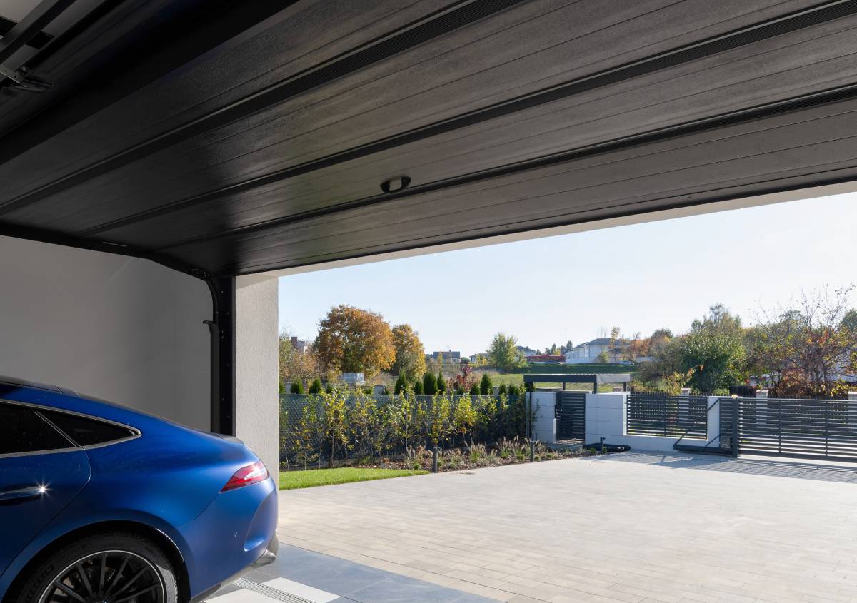 Pavimenti, luce e comfort per vivere meglio il garage Pavimenti, luce e comfort per vivere meglio il garage