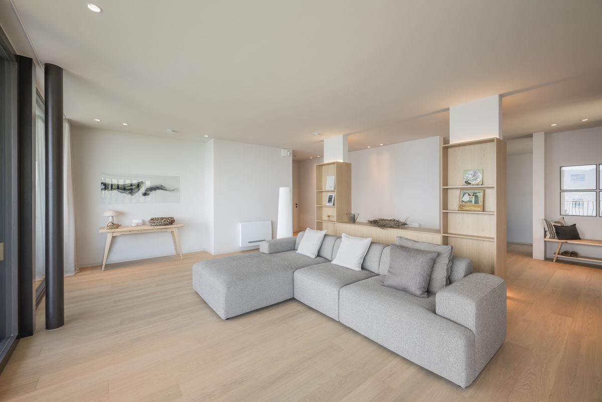 Villa sul Lago di Garda: distribuzione degli spazi e continuità con l’esterno Villa sul Lago di Garda: distribuzione degli spazi e continuità con l’esterno