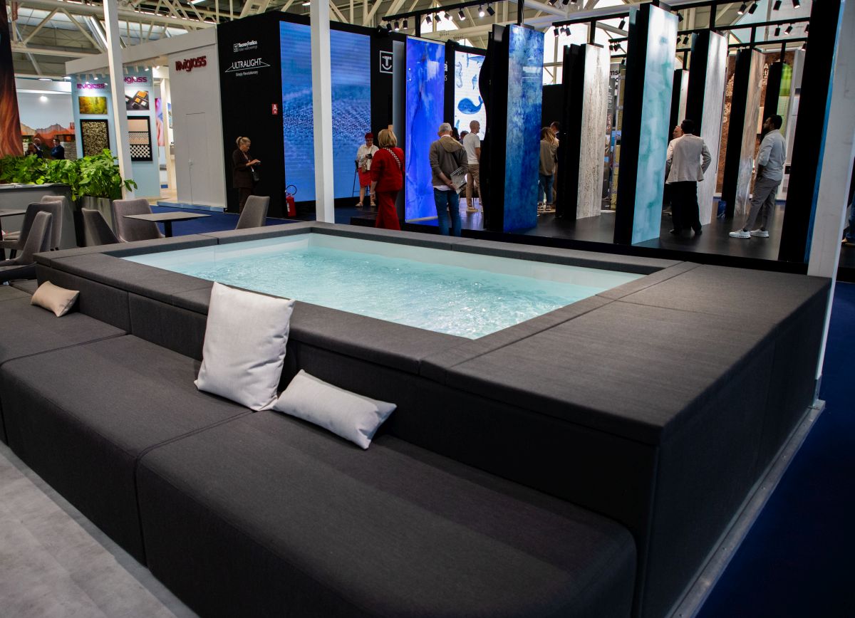 Con Sublime la mini-piscina entra sempre più nel progetto dell’outdoor. Come avete lavorato su comfort e personalizzazione? Con Sublime la mini-piscina entra sempre più nel progetto dell’outdoor. Come avete lavorato su comfort e personalizzazione?